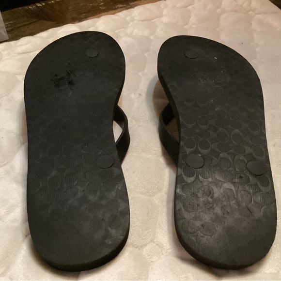 Coach flip flops in white and black polka dots straps adorned with silver bows. - Picture 3 of 6